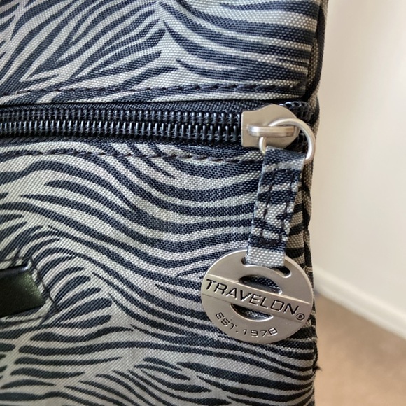 👜 Travelon Convertible Bag - Picture 4 of 6